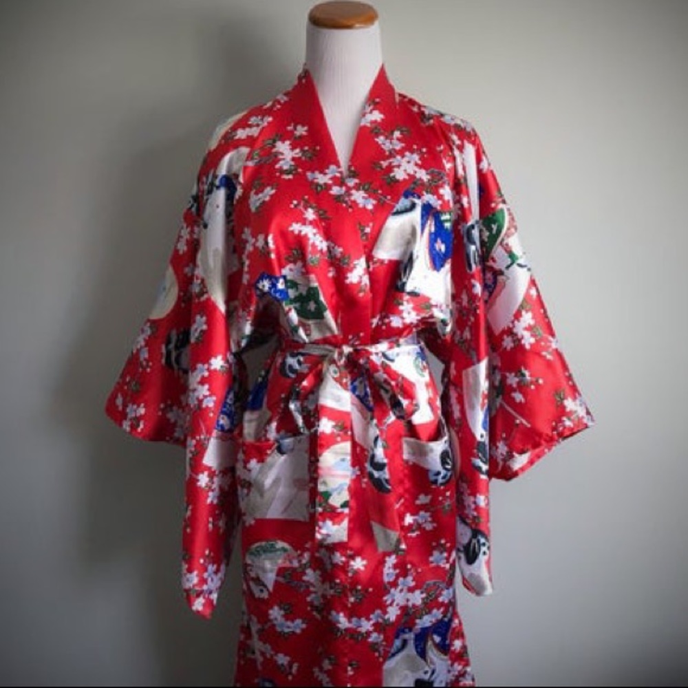 Vintage Red Asian Kimono Satin Gown Geisha print❤️